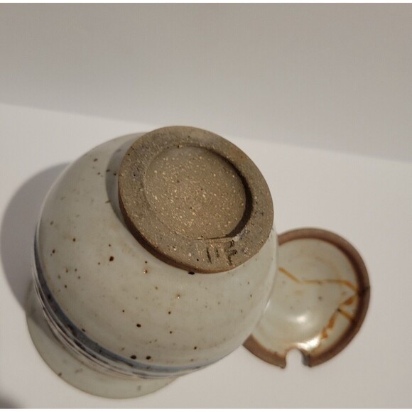 Vintage Studio Art Pottery Honey Jar Sugar Jar with Lid Artist Signed - Picture 12 of 15